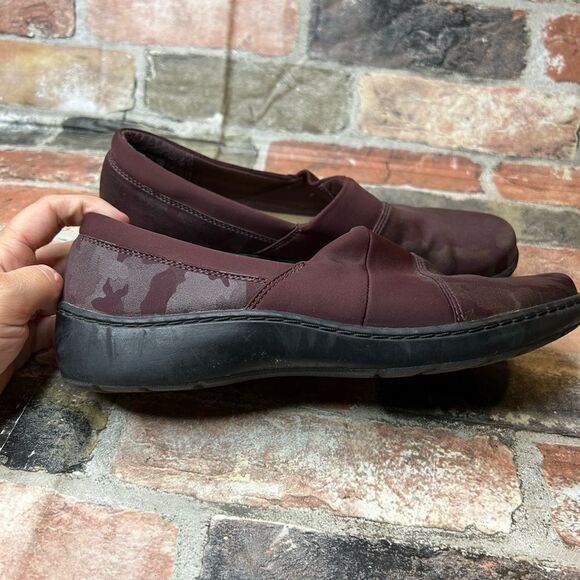 5 for $25🔥9.5 Clarks Collection Burgundy Camouflage Cora Loafer - Picture 2 of 9
